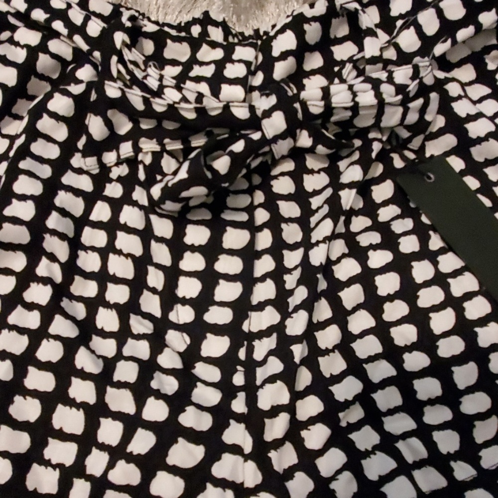 NWT FOREVER 21 Flare shorts - Picture 2 of 4